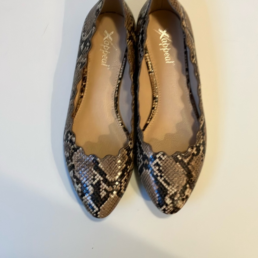 Appeal Snakeskin Flats with Scallopped Edge. Sz 8.5. Barely Worn.